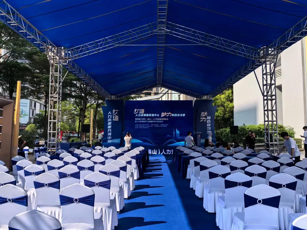 賦能展會(huì)新體驗(yàn) 藍(lán)色會(huì)議桌椅租賃，一站式專(zhuān)業(yè)會(huì)議展覽服務(wù)解決方案