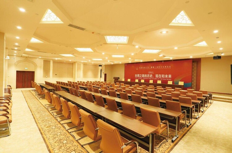 上海會(huì)議展覽服務(wù)費(fèi)用解析 構(gòu)成、影響因素與市場(chǎng)行情